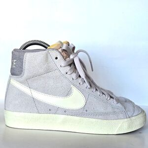 Nike Blazer Mid 77 Sneakers size 5
